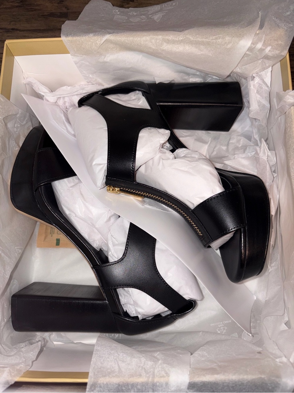 Michael Kors Women's Berkley Mid Sandal, Black, 6 BRAND NEW - Picture 2 of 5